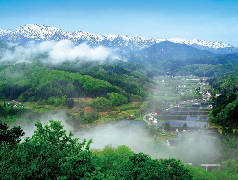 飯豊町ページのトップ、中津川地区という参加した学生たちが泊まった農家民宿のある地区の風景写真